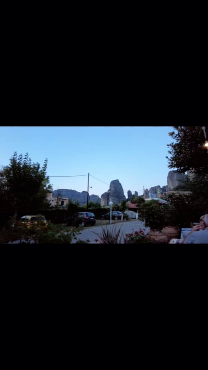 Meteora, Yunanistan — Meteora Gezi Rehberi: Motosikletle Kaya Manastırların Altında Kamp