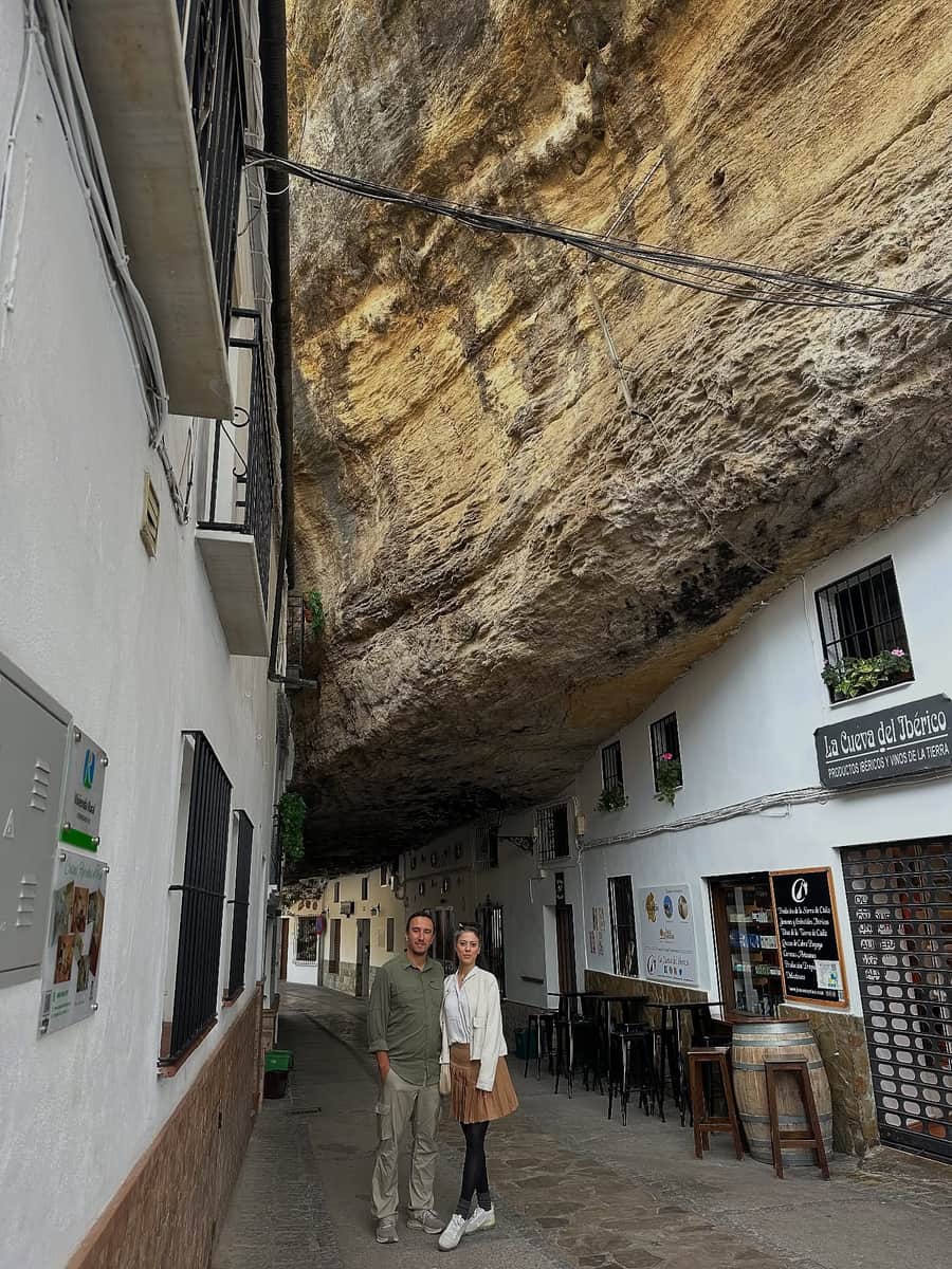 Setenil de las Bodegas, Cádiz, Endülüs — Setenil de las Bodegas: Kayanın Altındaki Beyaz Kasaba